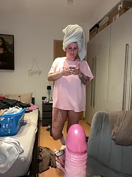 OliviaaFischer online show from February 10, 2026, 5:39 pm