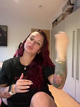 Snapshot of OliviaaFischer chatting on April 21, 2026, 6:12 pm OliviaaFischer online show from April 21, 2026, 6:12 pm