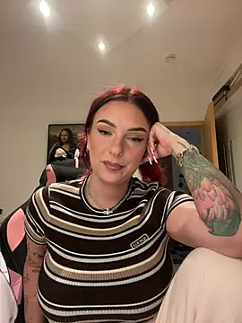 Snapshot of OliviaaFischer chatting on June 17, 2026, 6:31 pm OliviaaFischer online show from June 17, 2026, 6:31 pm