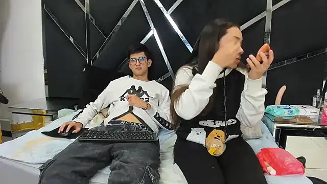 Noa Arez online show from February 3, 2026, 2:21 am