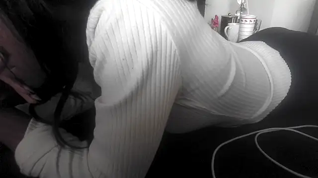 Marlowlovee online show from October 29, 2025, 12:46 am