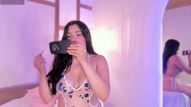 RenataLeclair online show from February 16, 2026, 3:41 pm