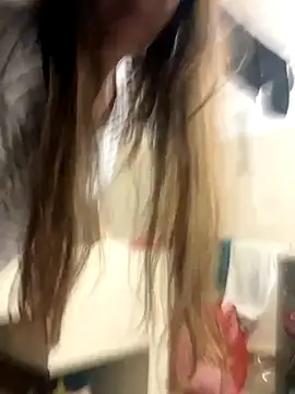 emma hot2006 online show from December 4, 2025, 11:13 pm