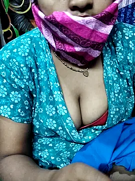 Snapshot of Love_Cream chatting on February 17, 2026, 6:47 pm Love Cream online show from February 17, 2026, 6:47 pm