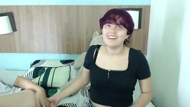 JadeAndJess  online show from September 18, 2025, 1:35 pm