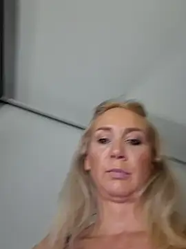 merlyn4 online show from December 19, 2025, 1:07 pm