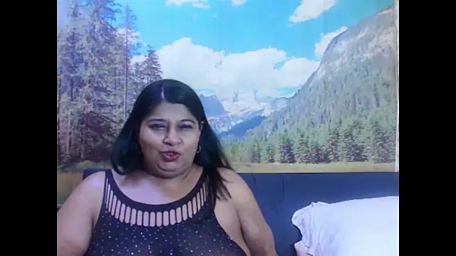 Snapshot of indianhoney694u chatting on March 5, 2026, 5:42 pm indianhoney694u online show from March 5, 2026, 5:42 pm
