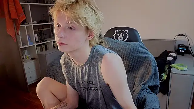 Your avatar online show from October 10, 2025, 12:59 pm