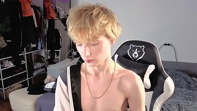 Your avatar online show from October 23, 2025, 11:57 pm