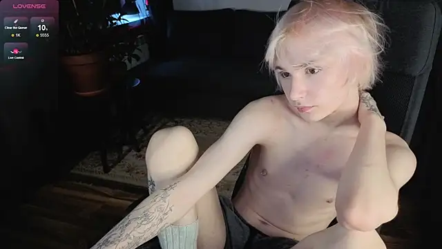 Snapshot of Your_avatar chatting on February 3, 2026, 8:58 pm Your avatar online show from February 3, 2026, 8:58 pm