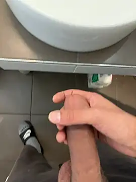 Snapshot of SergioGarcia93 chatting on April 7, 2026, 10:09 pm SergioGarcia93 online show from April 7, 2026, 10:09 pm