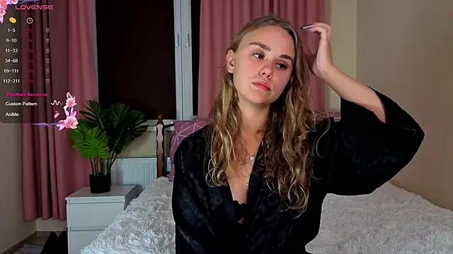 Hazel Reed online show from September 29, 2025, 3:17 pm