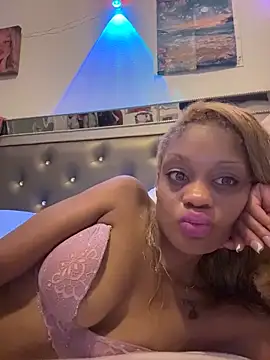 Snapshot of Angelbunnyy chatting on February 5, 2026, 5:56 am Angelbunnyy online show from February 5, 2026, 5:56 am