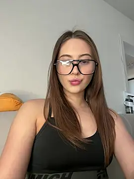 StellarAlice online show from April 26, 2026, 10:57 am