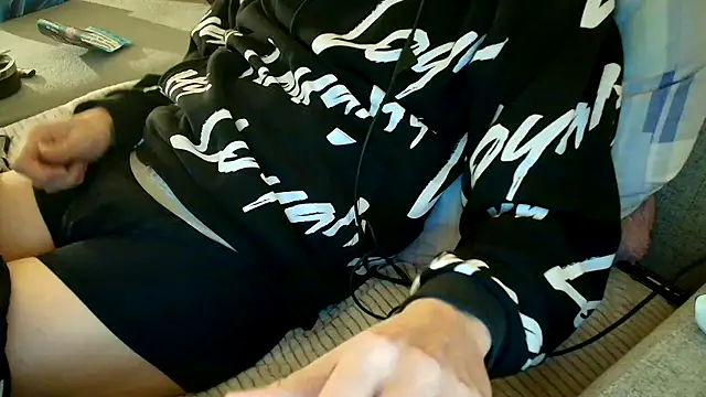 Breezydicksn online show from December 2, 2025, 10:05 pm