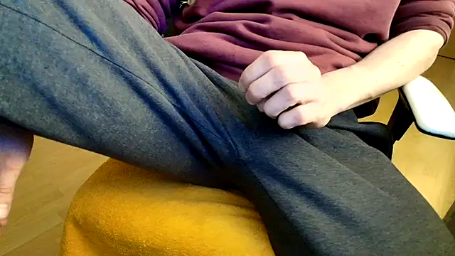 Breezydicksn online show from April 9, 2026, 8:36 pm