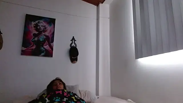 Crystal Star  online show from April 17, 2026, 12:41 pm