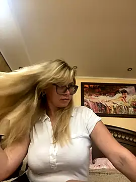 Crystal00Girl online show from September 23, 2025, 8:56 pm