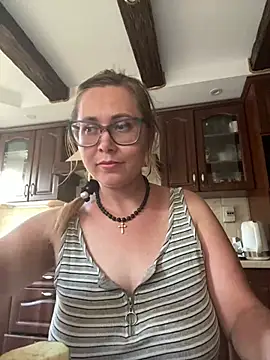 Snapshot of Crystal00Girl chatting on August 2, 2026, 3:54 pm Crystal00Girl online show from August 2, 2026, 3:54 pm