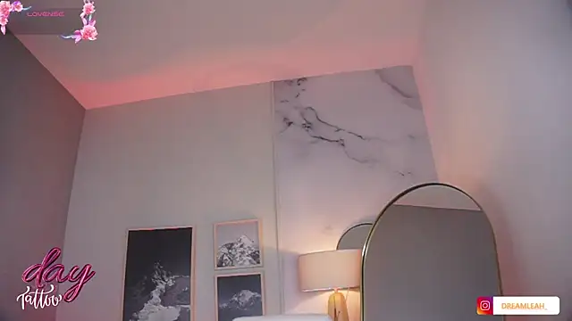 Snapshot of dreamleah_ chatting on July 17, 2026, 10:36 pm dreamleah online show from July 17, 2026, 10:36 pm