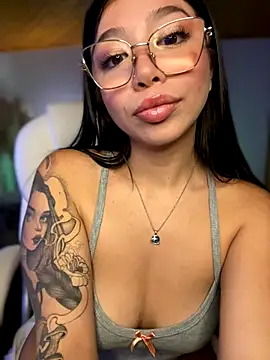 Maddy Piink online show from December 16, 2025, 8:58 pm