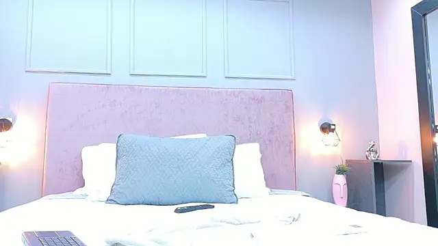 Camila Hill  online show from March 31, 2026, 1:00 pm