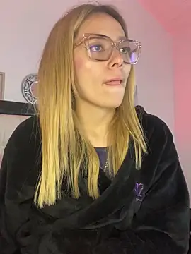 LanaMills  online show from October 26, 2025, 5:30 pm