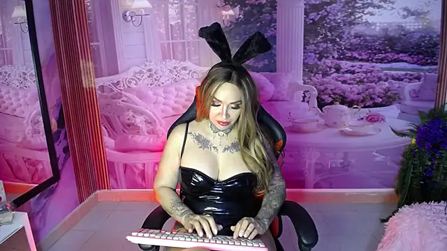 Layla-Watson online show from October 3, 2025, 12:13 pm