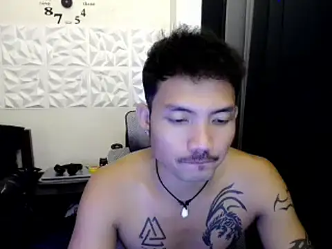 Snapshot of Thefriskyasian chatting on October 28, 2025, 5:33 am Thefriskyasian online show from October 28, 2025, 5:33 am