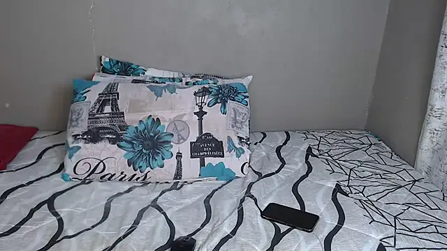 Snapshot of Lunalee chatting on January 18, 2026, 12:36 am Lunalee online show from January 18, 2026, 12:36 am