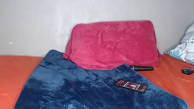 Snapshot of Lunalee chatting on March 18, 2026, 11:19 pm Lunalee online show from March 18, 2026, 11:19 pm