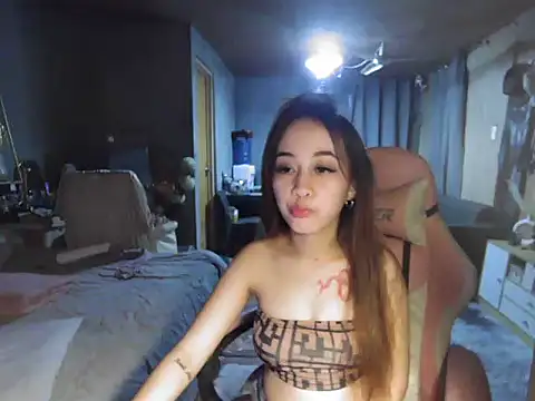 Yummiiieee28 online show from October 29, 2025, 2:30 pm