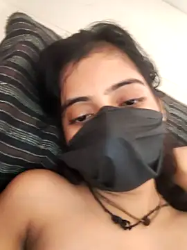 Snapshot of Hot-komall chatting on October 5, 2025, 4:44 am Hot-komall online show from October 5, 2025, 4:44 am