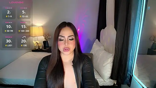 Snapshot of Unforgettable_Maria chatting on October 16, 2025, 5:41 am Unforgettable Maria online show from October 16, 2025, 5:41 am