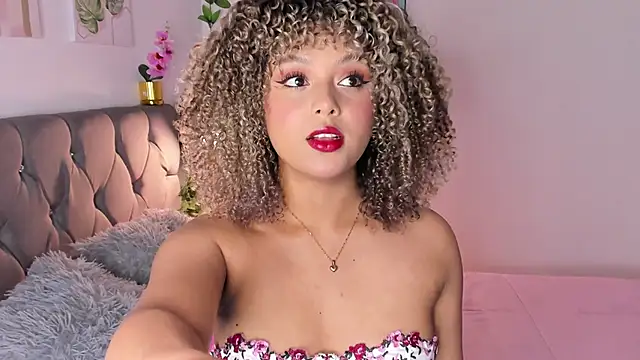 isajonnes18 online show from October 25, 2025, 11:54 pm