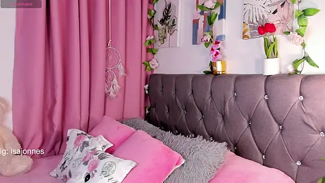 isajonnes18 online show from April 16, 2026, 6:52 pm