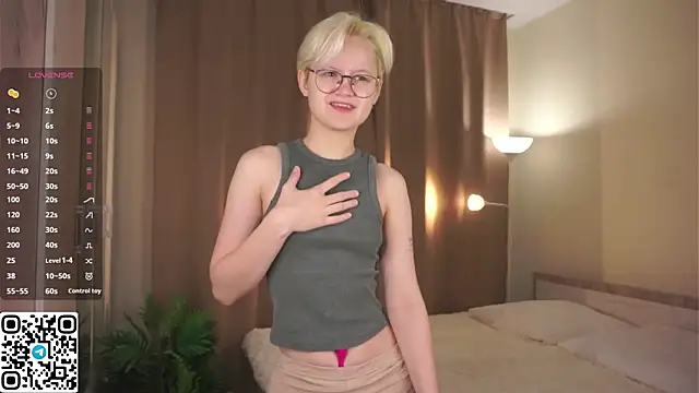 Snapshot of MargertDoyen chatting on October 19, 2025, 5:08 am MargertDoyen online show from October 19, 2025, 5:08 am