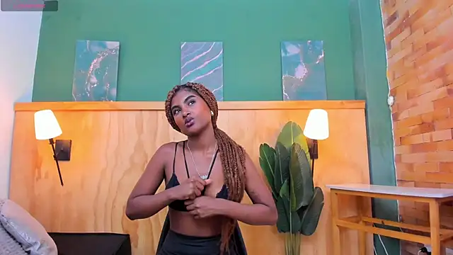 halleylorens online show from April 17, 2026, 7:28 pm