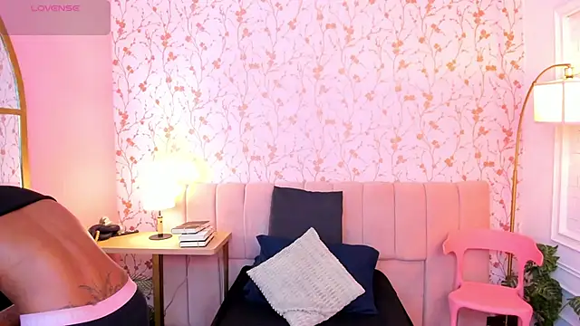 Snapshot of halleylorens chatting on June 1, 2026, 7:26 pm halleylorens online show from June 1, 2026, 7:26 pm