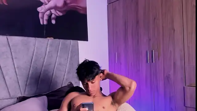 ZYZZ1312 online show from September 12, 2025, 10:32 pm