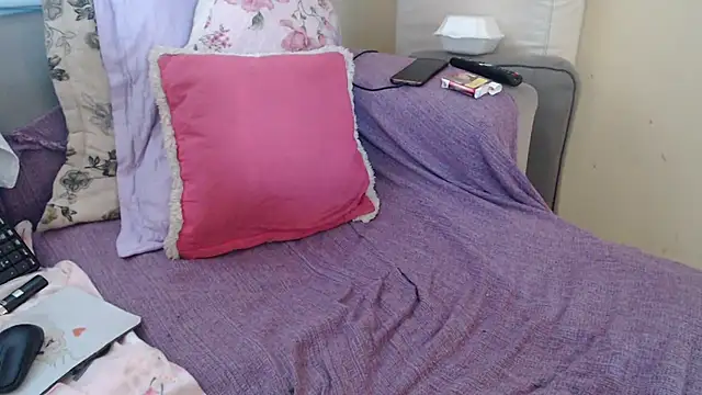 ayanahot  online show from December 4, 2025, 9:51 am