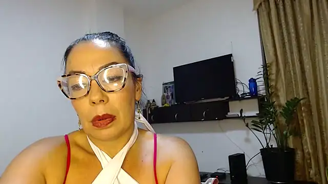 naiaratobon   online show from October 12, 2025, 7:29 am