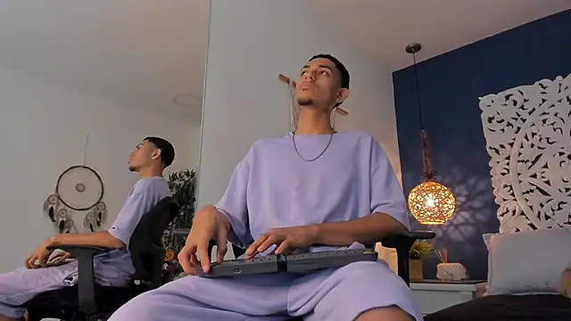 Adonis WB online show from October 10, 2025, 9:47 pm