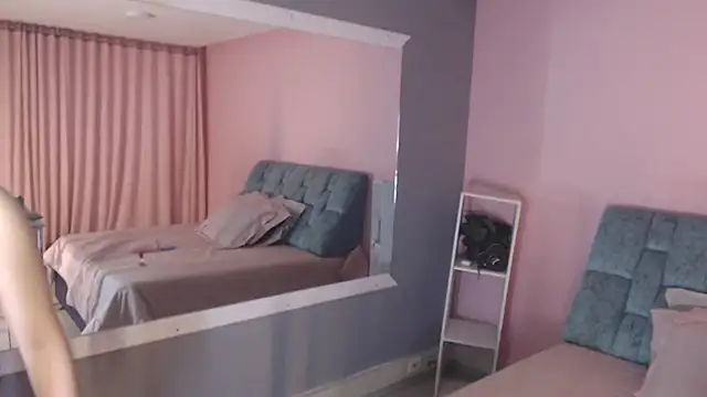 Camila Russoo online show from December 2, 2025, 8:26 pm