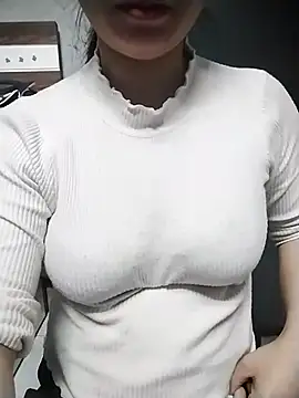 Mie rose online show from November 3, 2025, 1:01 pm