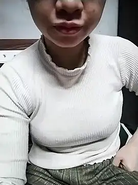 Mie rose online show from December 14, 2025, 7:47 am