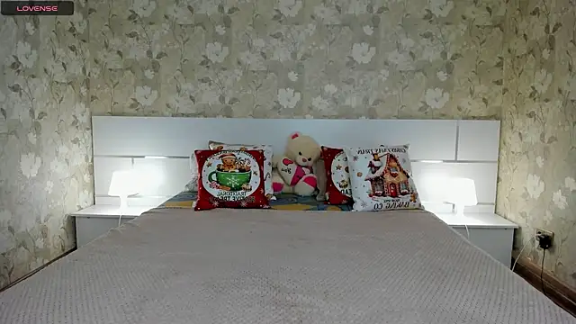 mishapallmer online show from December 15, 2025, 6:39 am