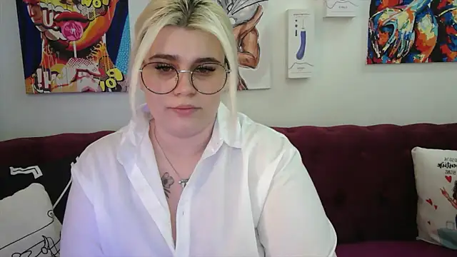 Snapshot of Amber_Monro chatting on September 15, 2025, 1:27 am Amber Monro online show from September 15, 2025, 1:27 am