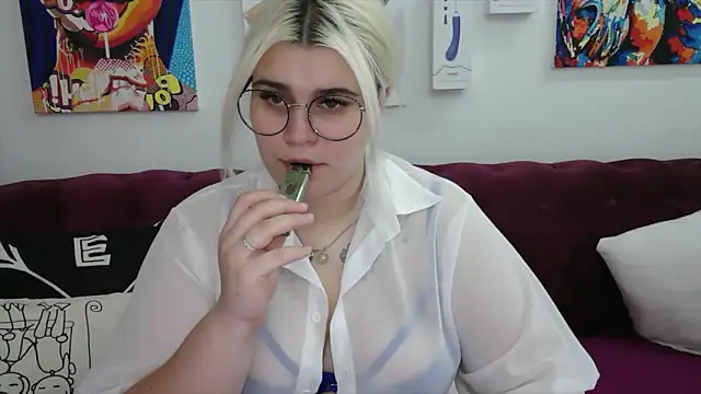 Snapshot of Amber_Monro chatting on September 23, 2025, 3:09 am Amber Monro online show from September 23, 2025, 3:09 am