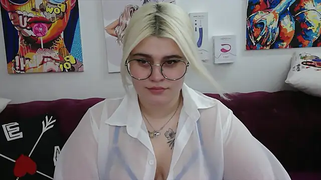 Snapshot of Amber_Monro chatting on October 13, 2025, 1:49 am Amber Monro online show from October 13, 2025, 1:49 am